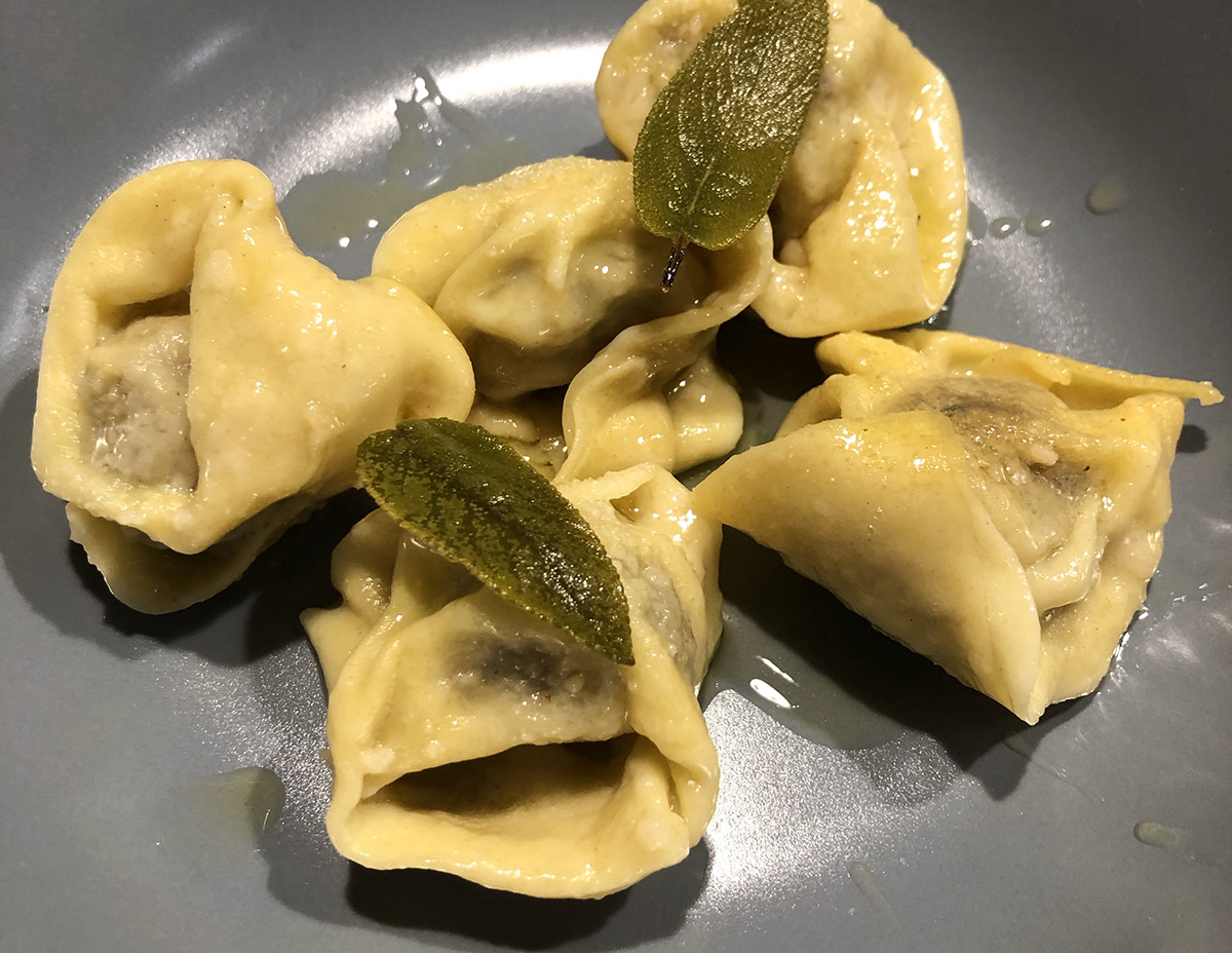 TORTELLI RIPIENI DI SPIEDO BRESCIANO AL BURRO E SALVIA